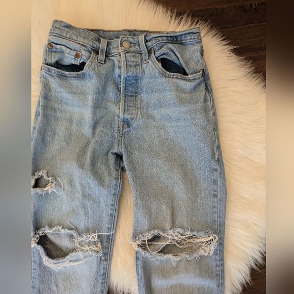 levis premium 501 Light Wash Distressed Jeans Womens Straight Leg W26 L30 - Picture 3 of 10